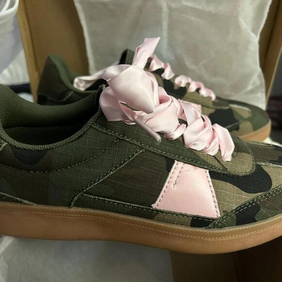 Desert Rose Camo Kicks - size 8 - NWT in box by Krush Kandy - Picture 6 of 9